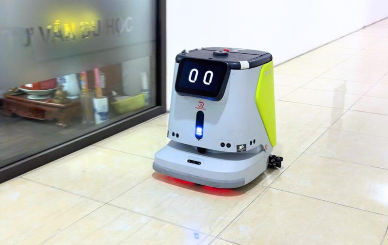 PUDU CC1 vận hành thực tế do Roboworld triển khai
